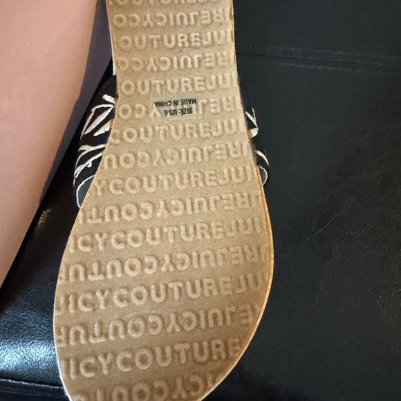 Juicy Couture Black and Cream Tiki Women's Sandals size 6 - Picture 7 of 12